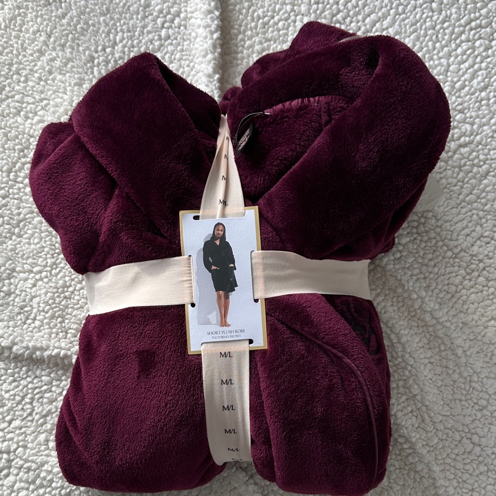 Victorias Secret Short Plush Robe Size M/L Plum/Burgundy/Purple NWT